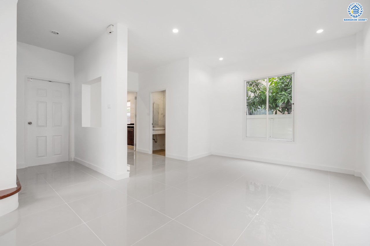 บ้านมือสองตกแต่งใหม่ ม.ลลิลอินเดอะพาร์ค บางใหญ่ พร้อมอยู่ตอบโจทย์ทุกฟังก์ชัน เนื้อที่ 50 ตร.ว. ฟังก์ชัน 3 ห้องนอน 2 ห้องน้ำ 1 ที่จอดรถ บนทำเลเดินทางสะดวก ใกล้เซ็นทรัลเวสต์เกต ทางด่วน "กาญจนาภิเษก และเพียง 5 นาทีถึงรถไฟฟ้าสายสีม่วง "สถานีตลาดบางใหญ่"